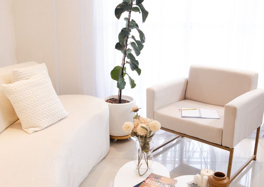 Interieur met tegelvloer in een Spaanse woning (placeholder)